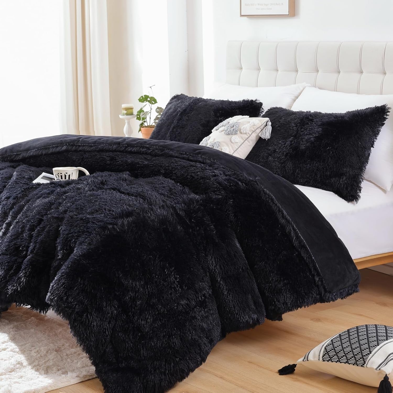 Fluffy Queen Comforter Set, Faux Fur Black Comforter Set Queen Size, Luxury Fuzzy Bedding Set, Soft Shaggy Bed Set for All Season, 3 Pieces - 1 Comforter & 2 Pillowcases