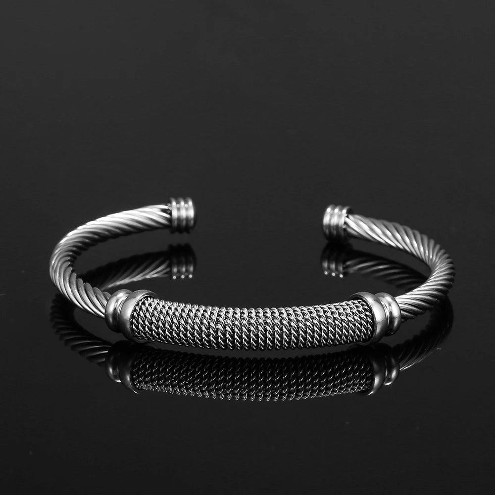 Stainless Steel Chain Bracelet (Men’s Fashion Staple)